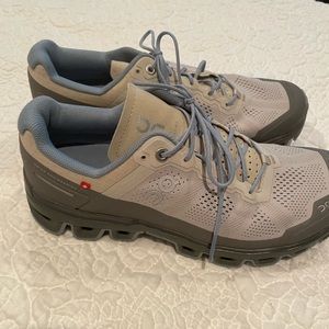 On cloud womens cloudtech athletic shoes size 7.5